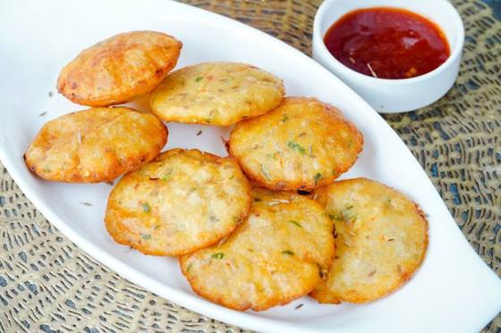 Crispy golden aloo ki kachori served with chilli sauce