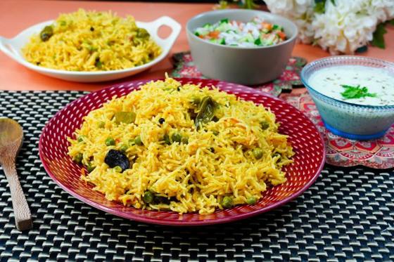 Matar pulao with green peas served with raita and salad